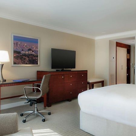 Hilton Los Angeles-Universal City Exterior photo